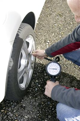 Gonfleur de pneus à manomètre analogique
